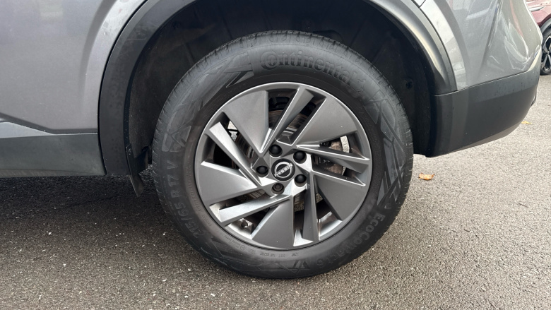 Nissan Qashqai 1.3 DiG-T MH Acenta Premium 5dr Petrol Hatchback